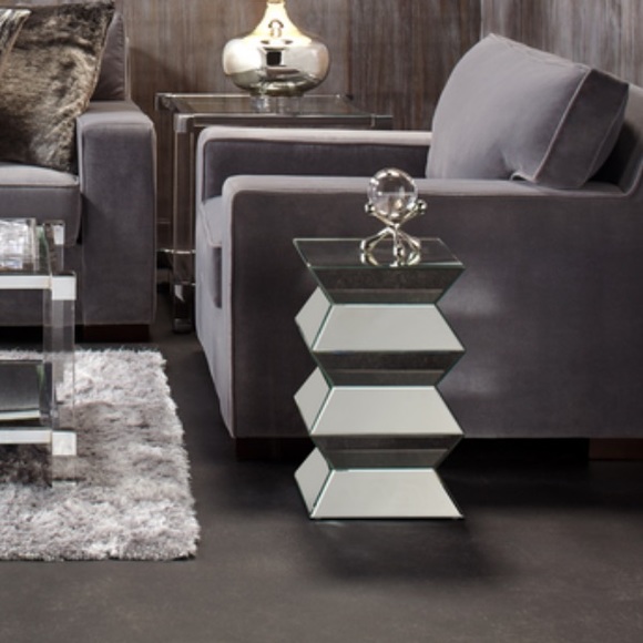 2 mirrored pedestal side tables - Picture 2 of 3